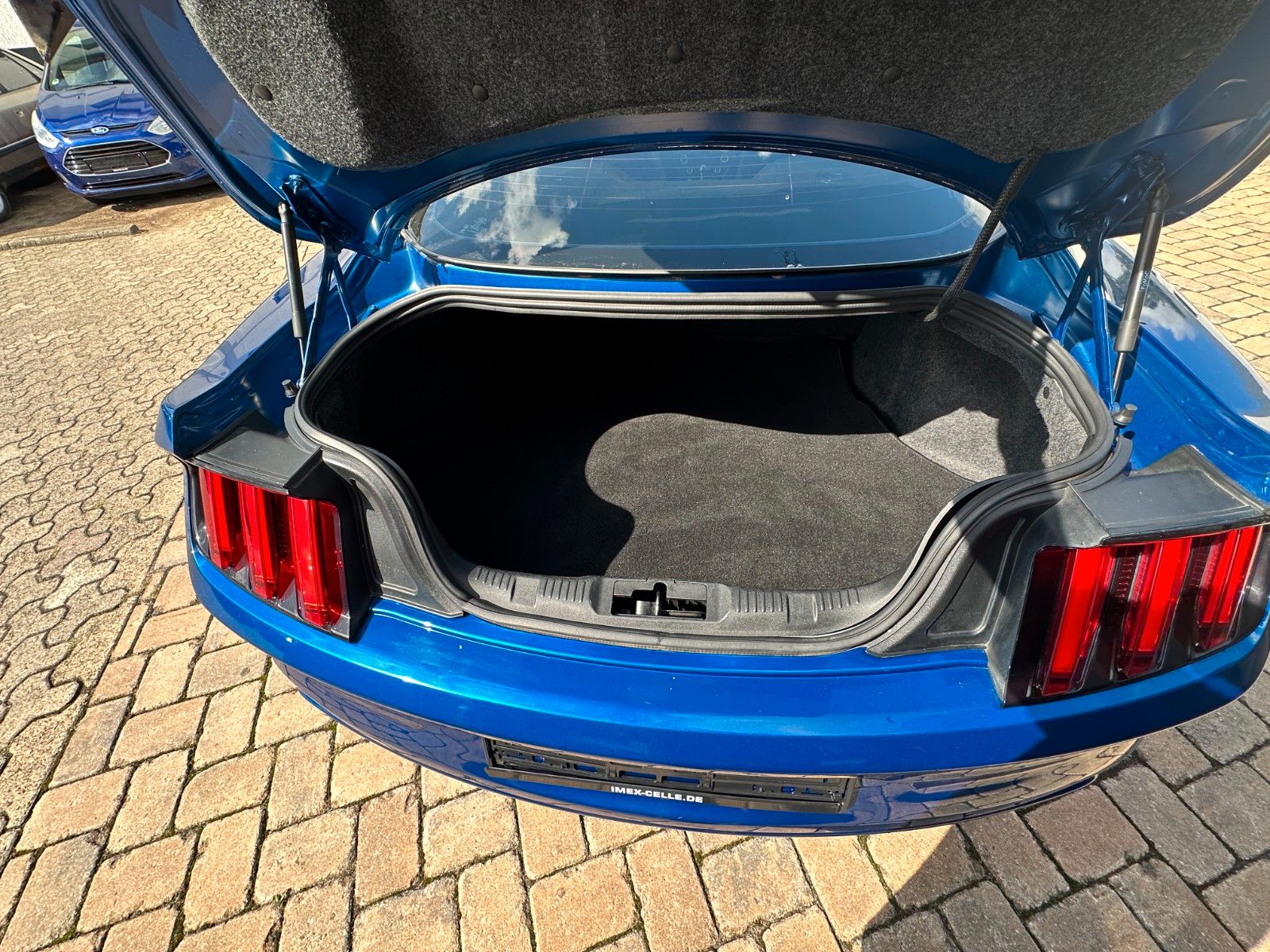 Fahrzeugabbildung Ford Mustang 3.7 V6 305 PS HU neu Autom. Leder