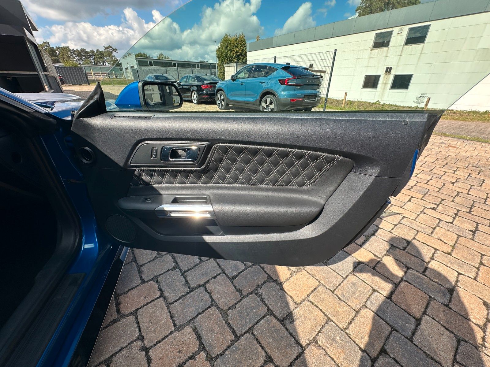 Fahrzeugabbildung Ford Mustang 3.7 V6 305 PS HU neu Autom. Leder