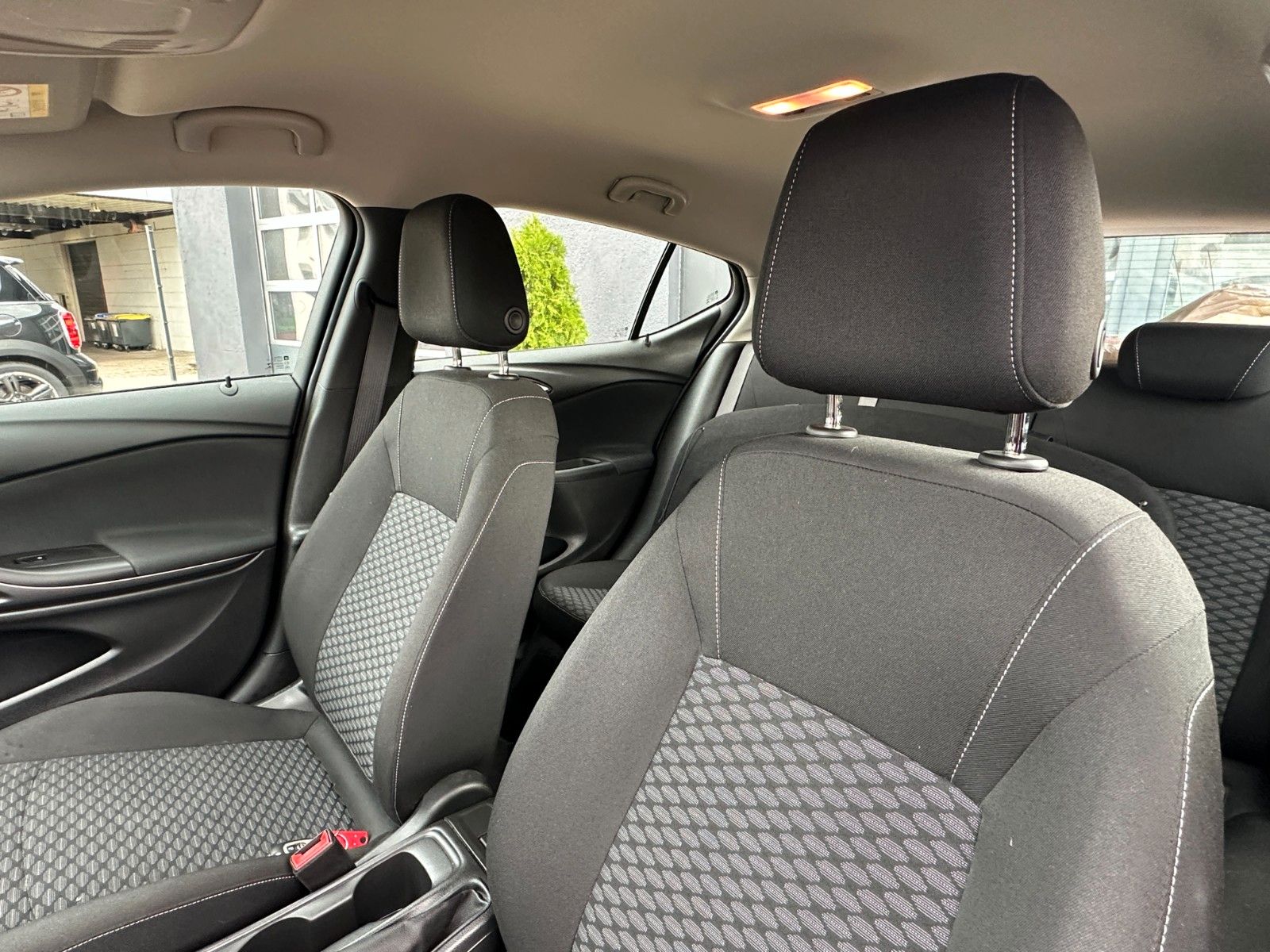 Fahrzeugabbildung Opel Astra K Edition 105 PS HU neu PDC 65 tkm