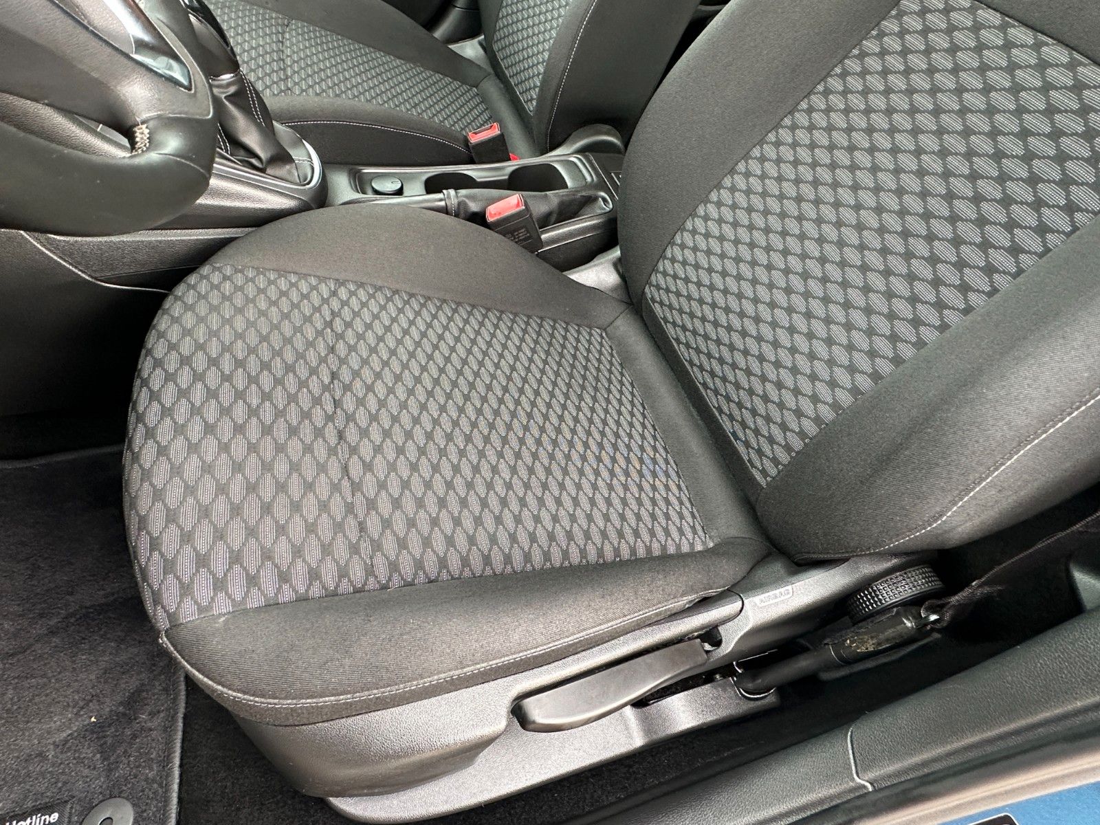 Fahrzeugabbildung Opel Astra K Edition 105 PS HU neu PDC 65 tkm