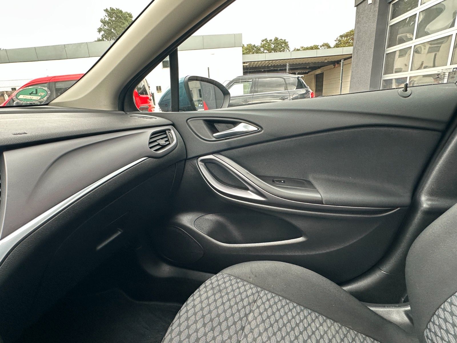 Fahrzeugabbildung Opel Astra K Edition 105 PS HU neu PDC 65 tkm
