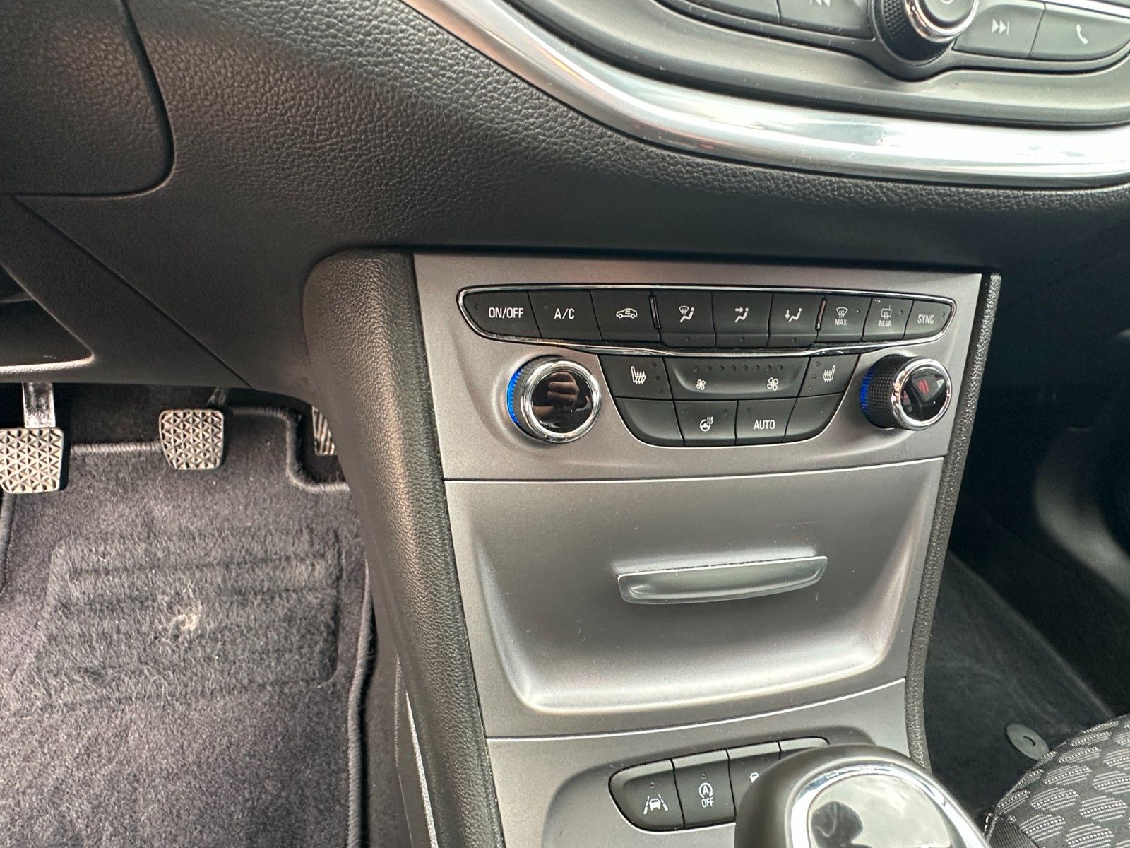 Fahrzeugabbildung Opel Astra K Edition 105 PS HU neu PDC 65 tkm