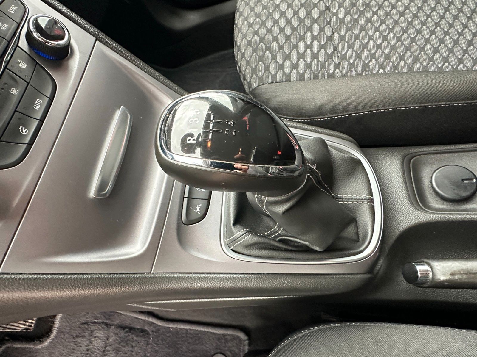 Fahrzeugabbildung Opel Astra K Edition 105 PS HU neu PDC 65 tkm