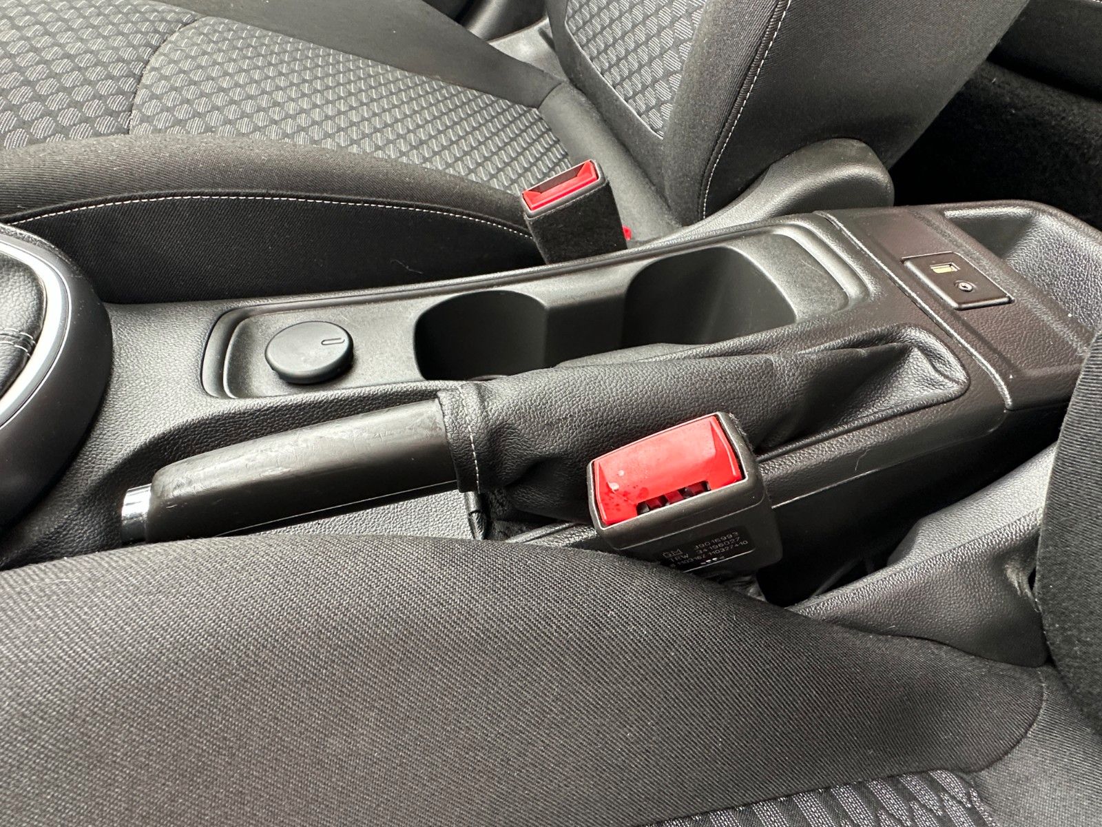Fahrzeugabbildung Opel Astra K Edition 105 PS HU neu PDC 65 tkm