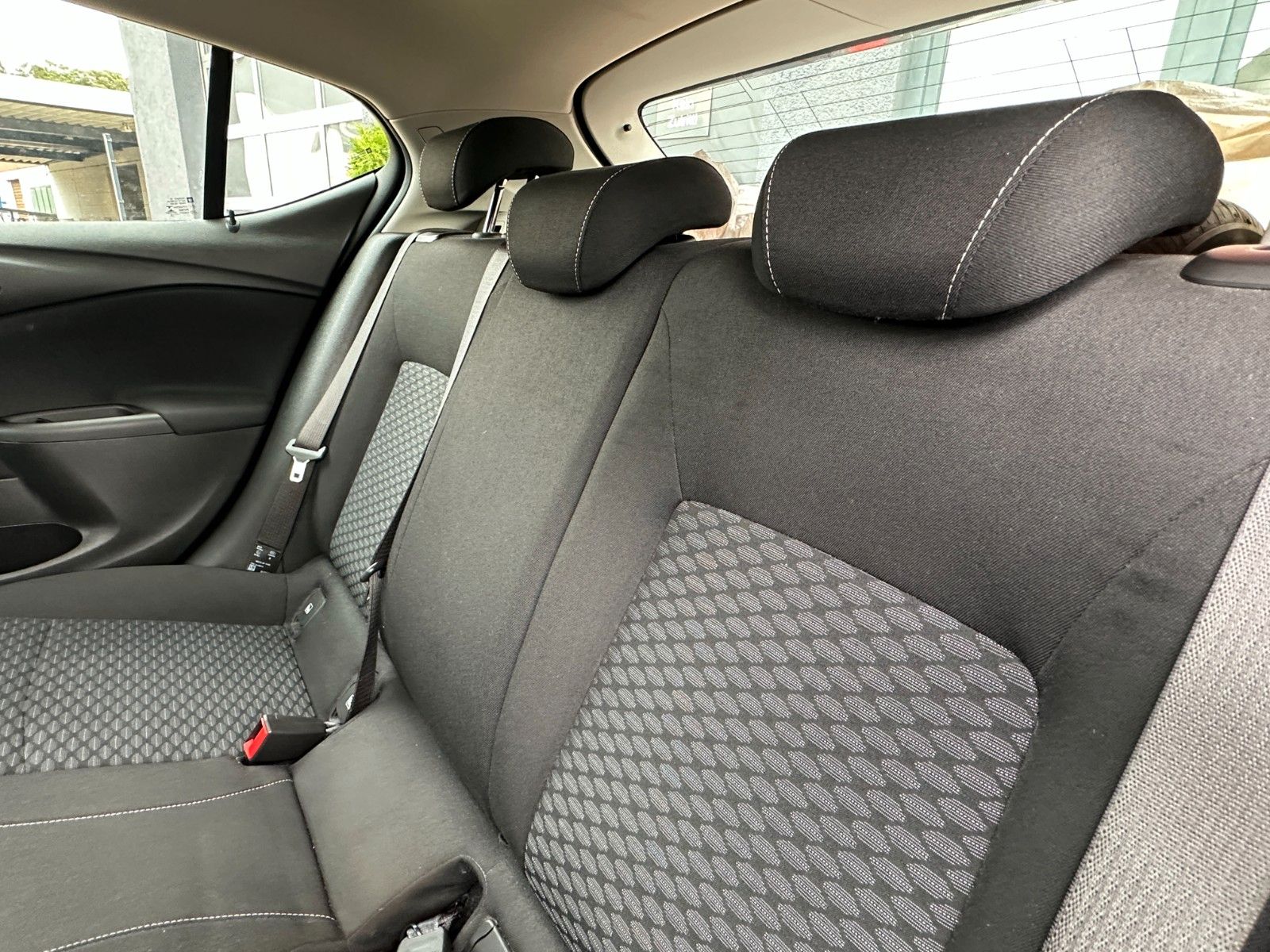 Fahrzeugabbildung Opel Astra K Edition 105 PS HU neu PDC 65 tkm