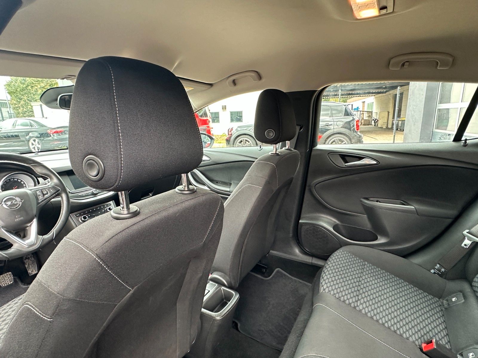 Fahrzeugabbildung Opel Astra K Edition 105 PS HU neu PDC 65 tkm