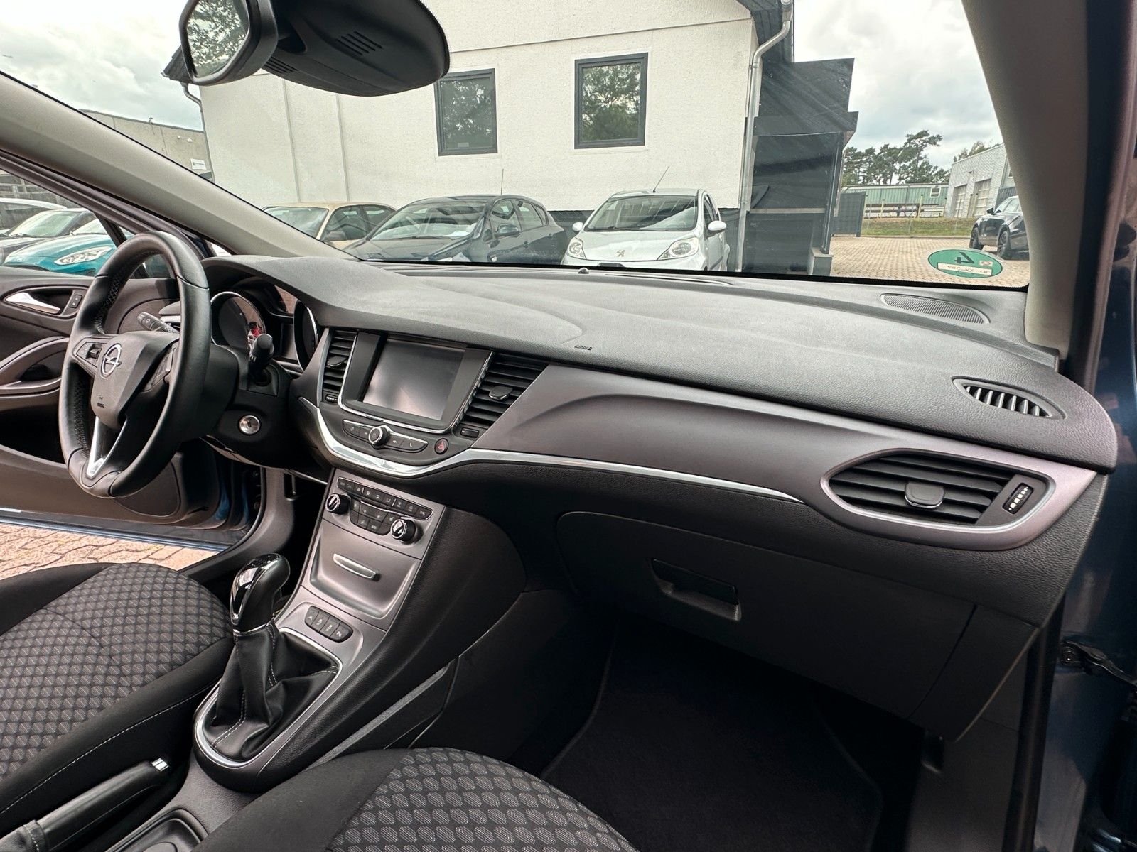 Fahrzeugabbildung Opel Astra K Edition 105 PS HU neu PDC 65 tkm
