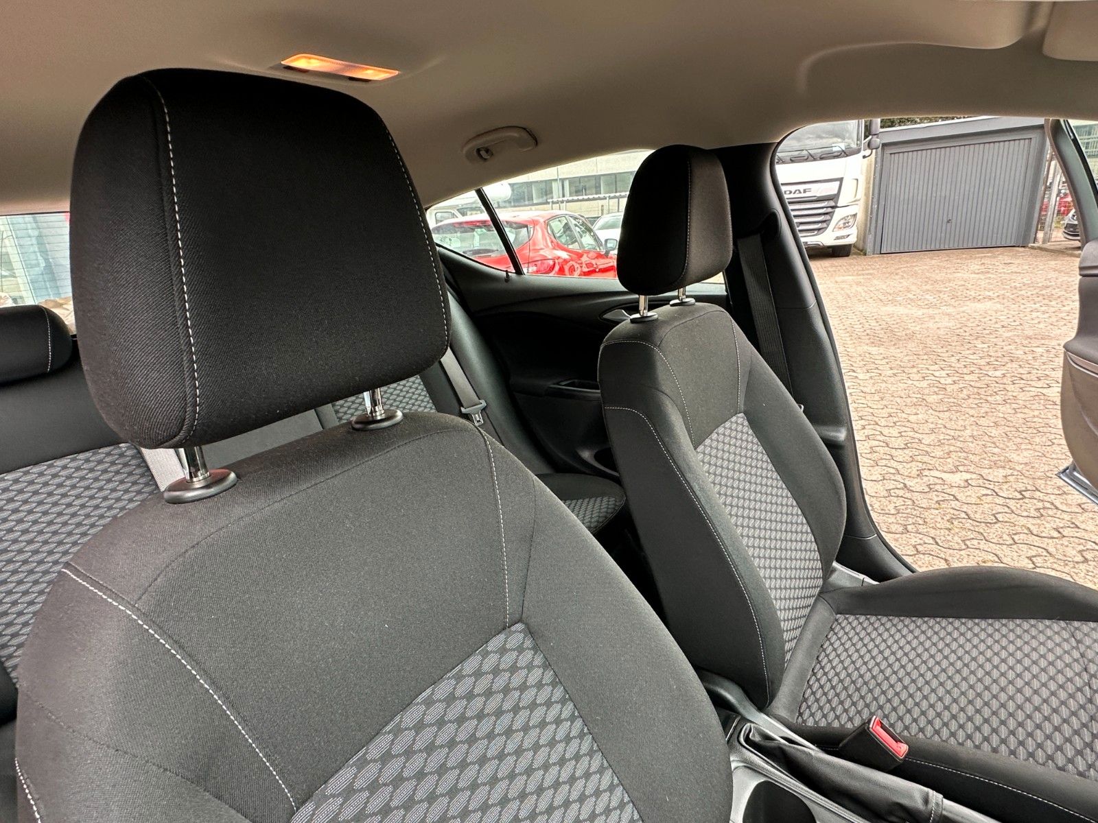 Fahrzeugabbildung Opel Astra K Edition 105 PS HU neu PDC 65 tkm