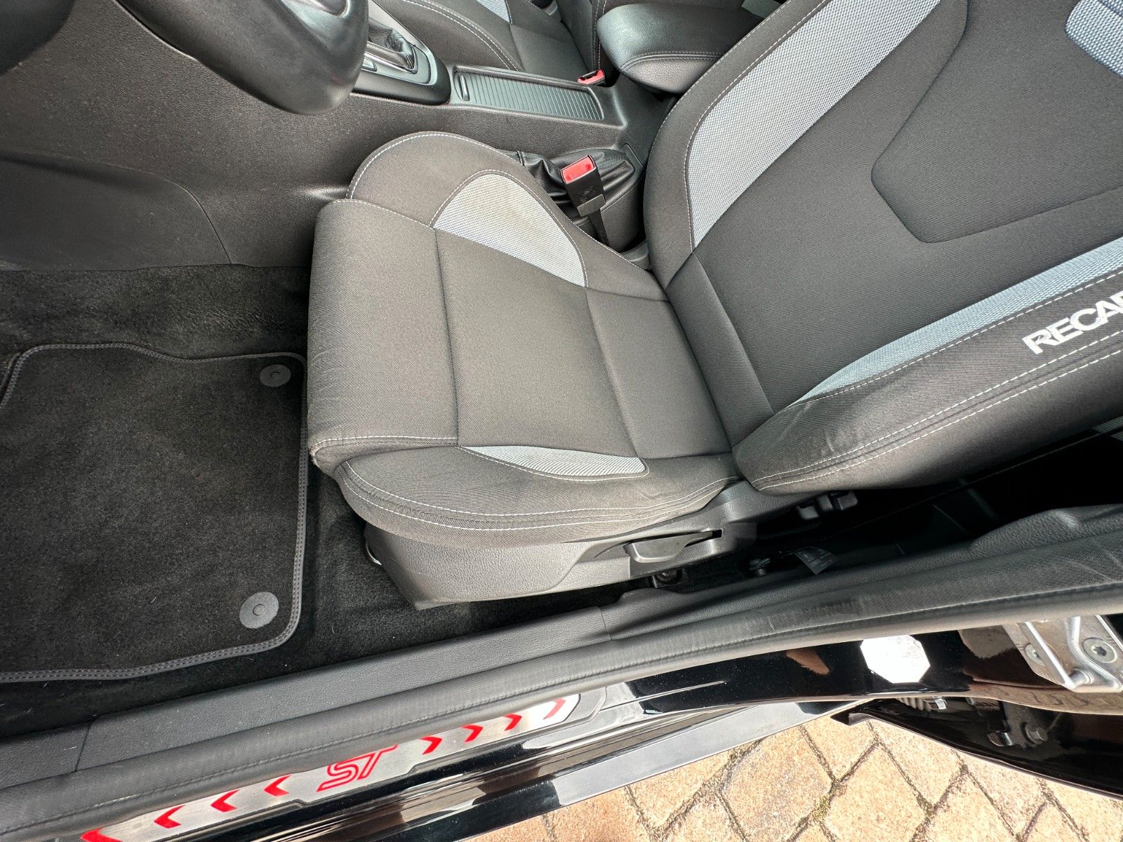 Fahrzeugabbildung Ford Focus Turnier ST 2.0 250 PS HU neu 1.Hand PDC