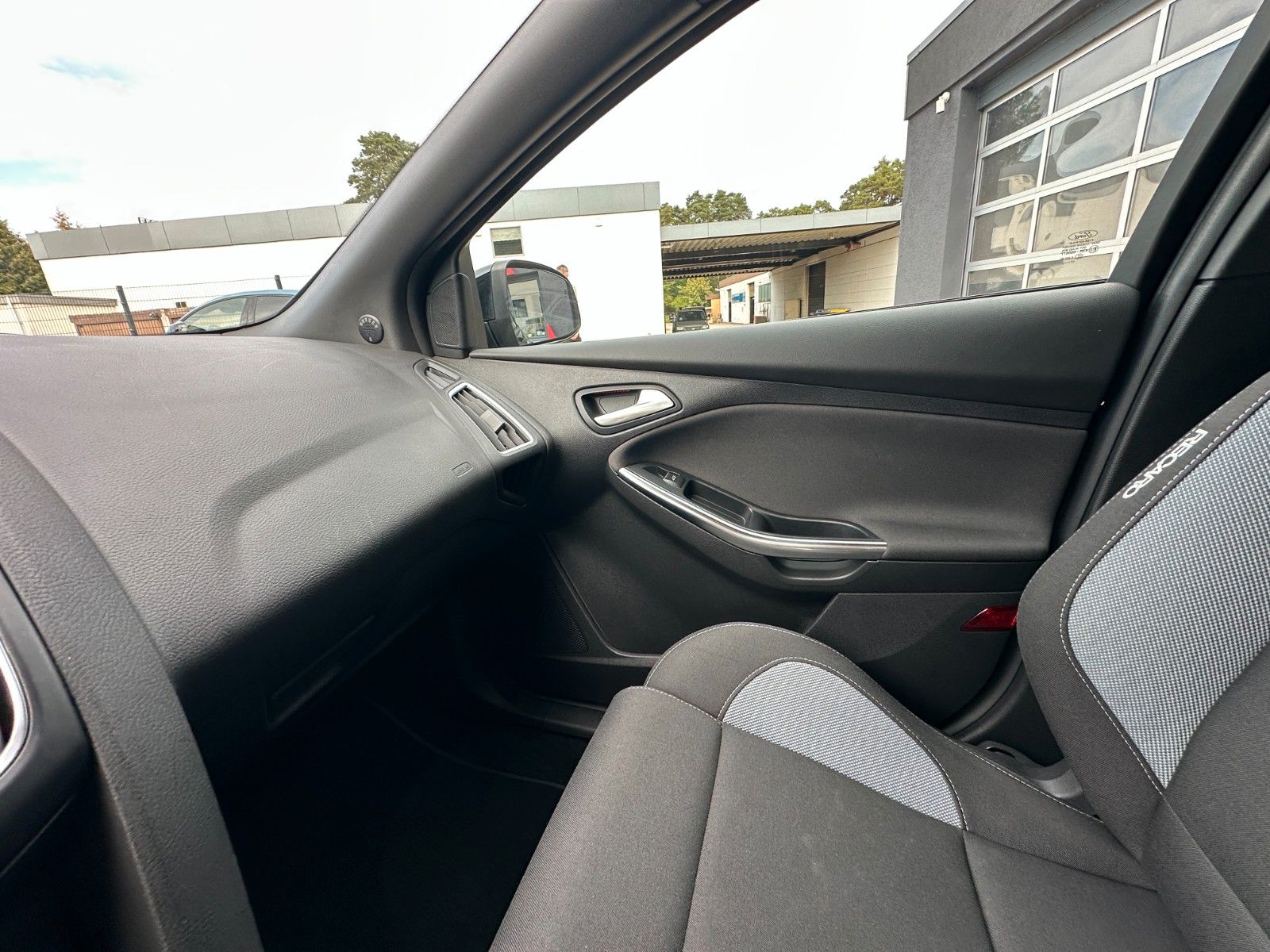 Fahrzeugabbildung Ford Focus Turnier ST 2.0 250 PS HU neu 1.Hand PDC