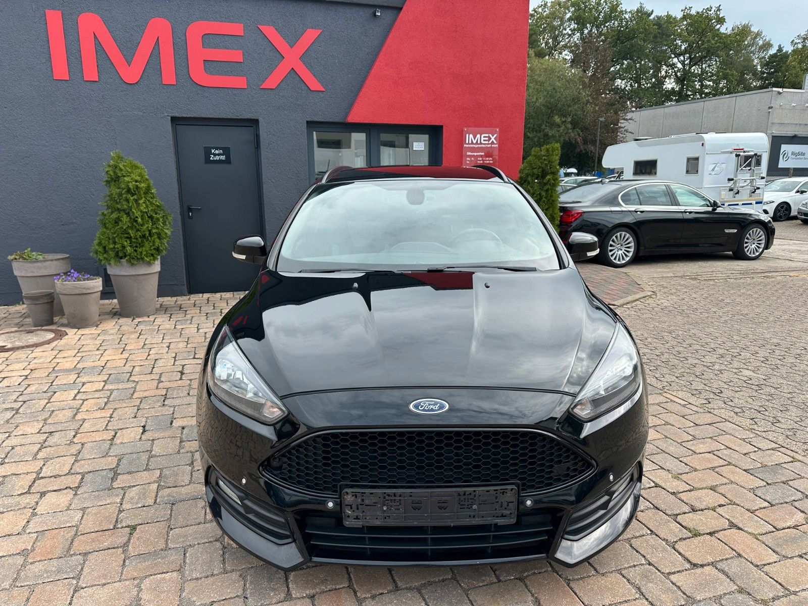 Fahrzeugabbildung Ford Focus Turnier ST 2.0 250 PS HU neu 1.Hand PDC