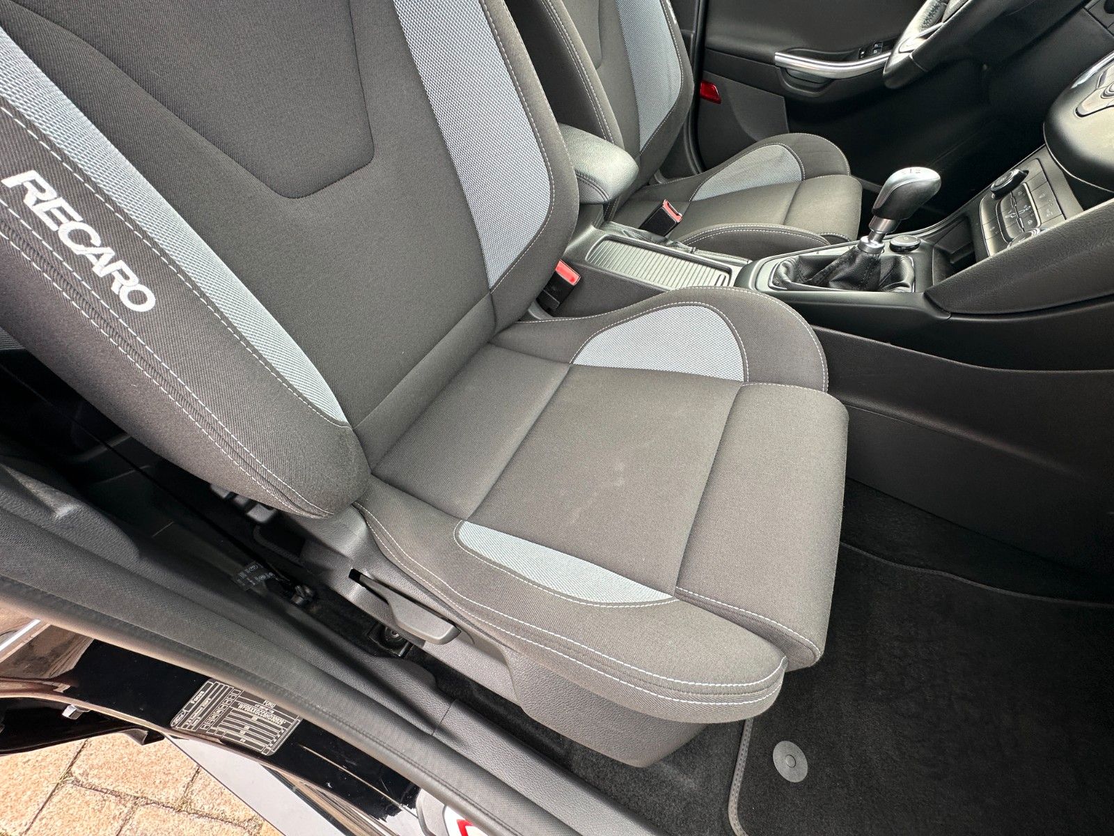 Fahrzeugabbildung Ford Focus Turnier ST 2.0 250 PS HU neu 1.Hand PDC