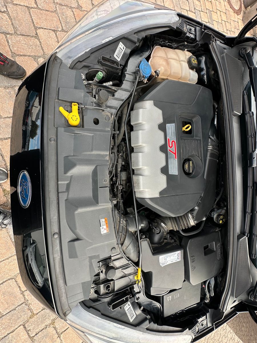 Fahrzeugabbildung Ford Focus Turnier ST 2.0 250 PS HU neu 1.Hand PDC