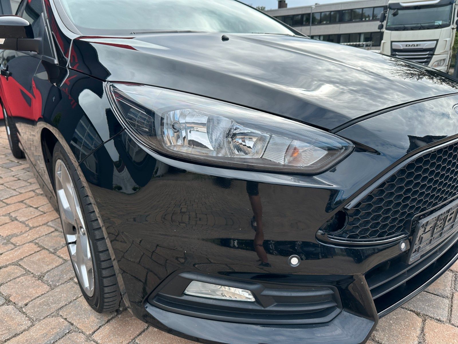 Fahrzeugabbildung Ford Focus Turnier ST 2.0 250 PS HU neu 1.Hand PDC