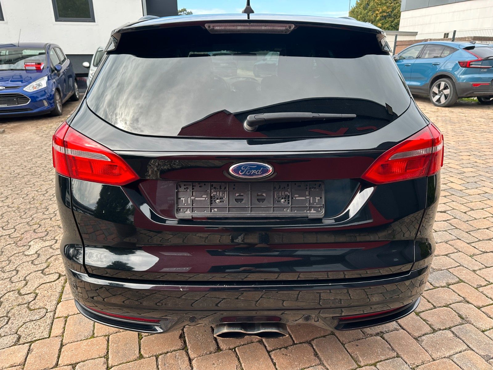 Fahrzeugabbildung Ford Focus Turnier ST 2.0 250 PS HU neu 1.Hand PDC