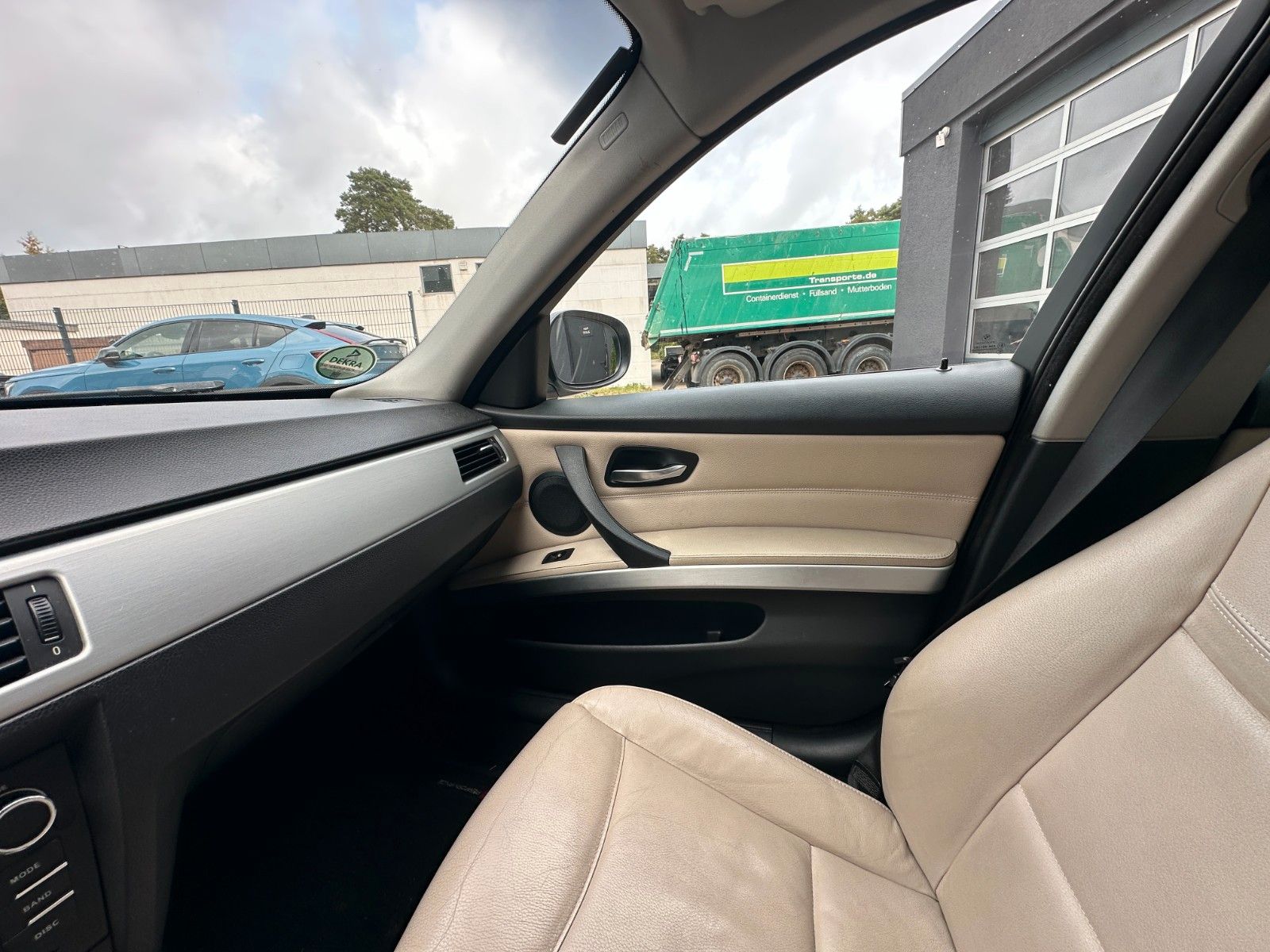 Fahrzeugabbildung BMW 320 d Touring 2.0 177 PD Navi SH Leder Euro 5!!