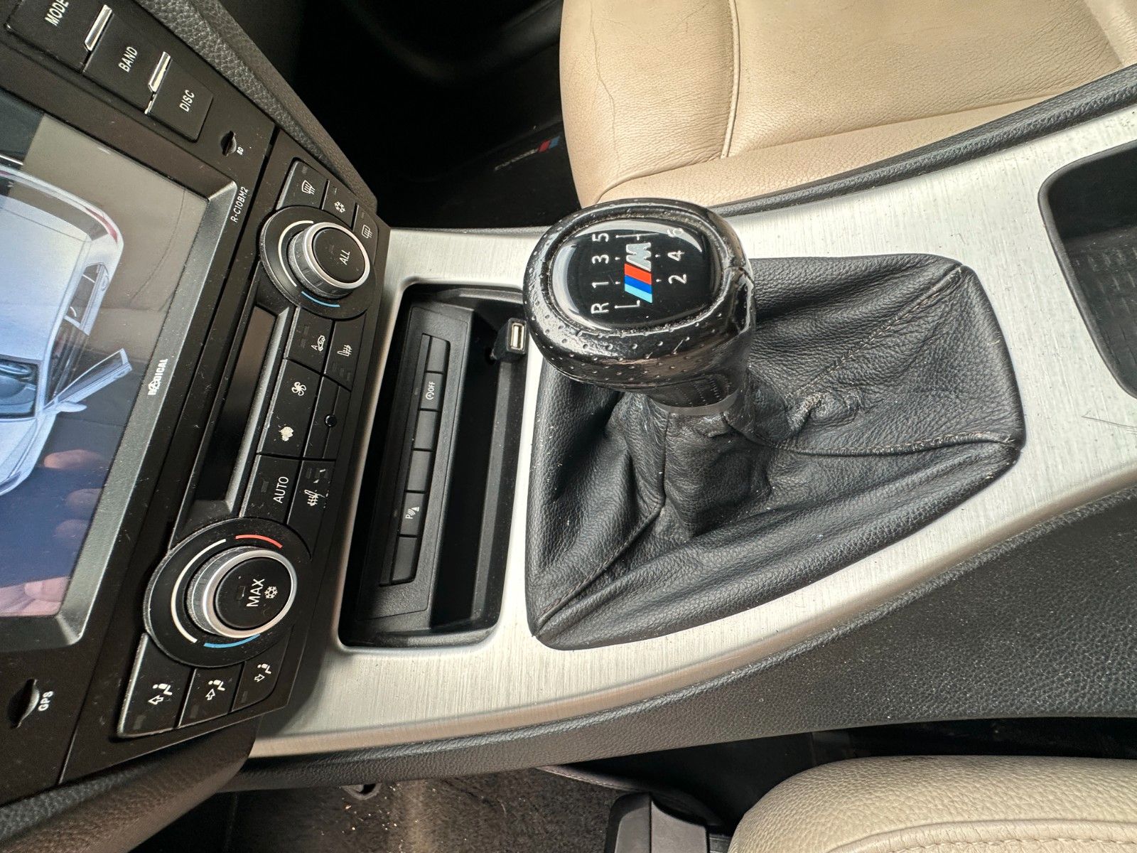 Fahrzeugabbildung BMW 320 d Touring 2.0 177 PD Navi SH Leder Euro 5!!