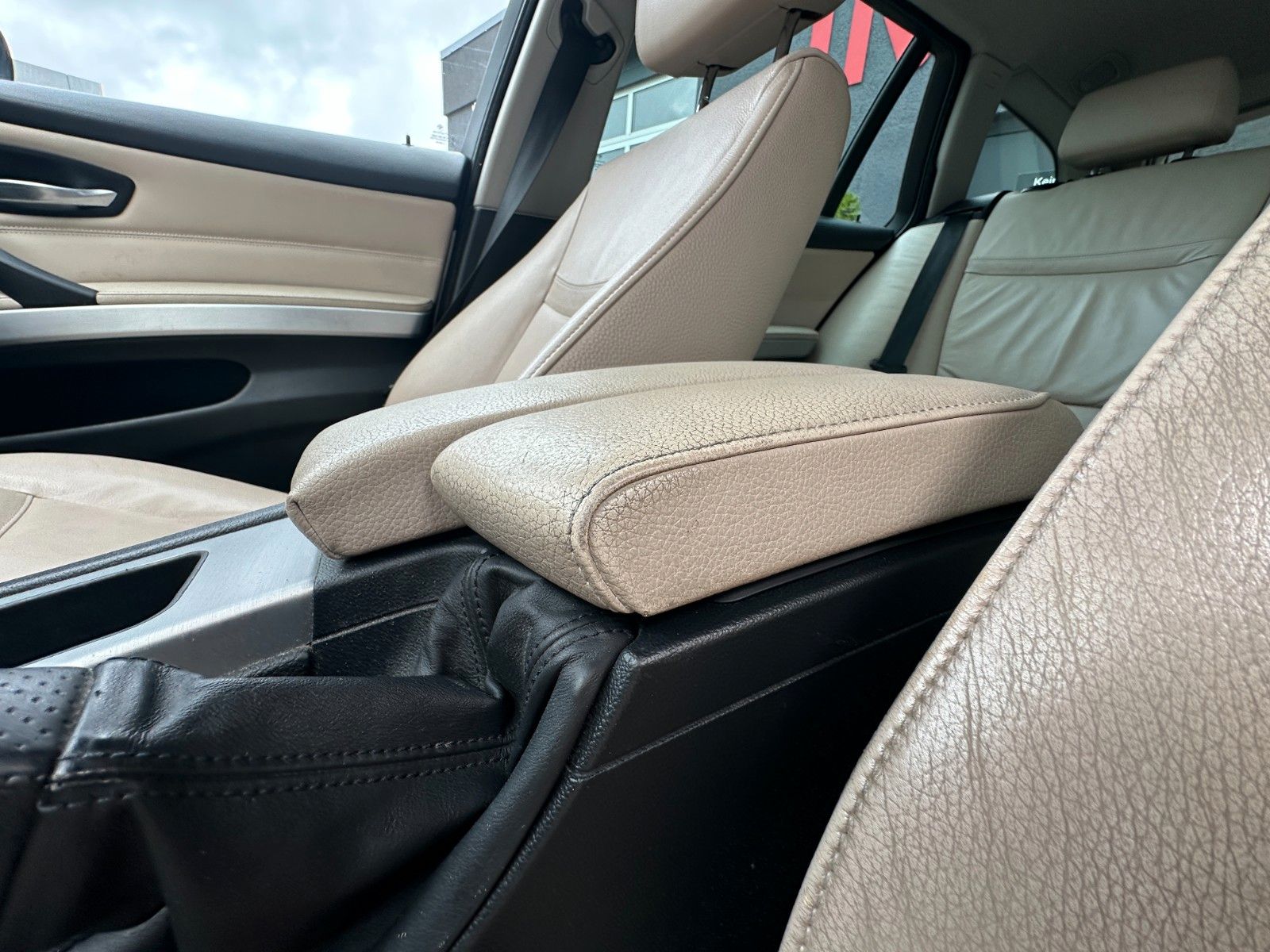 Fahrzeugabbildung BMW 320 d Touring 2.0 177 PD Navi SH Leder Euro 5!!