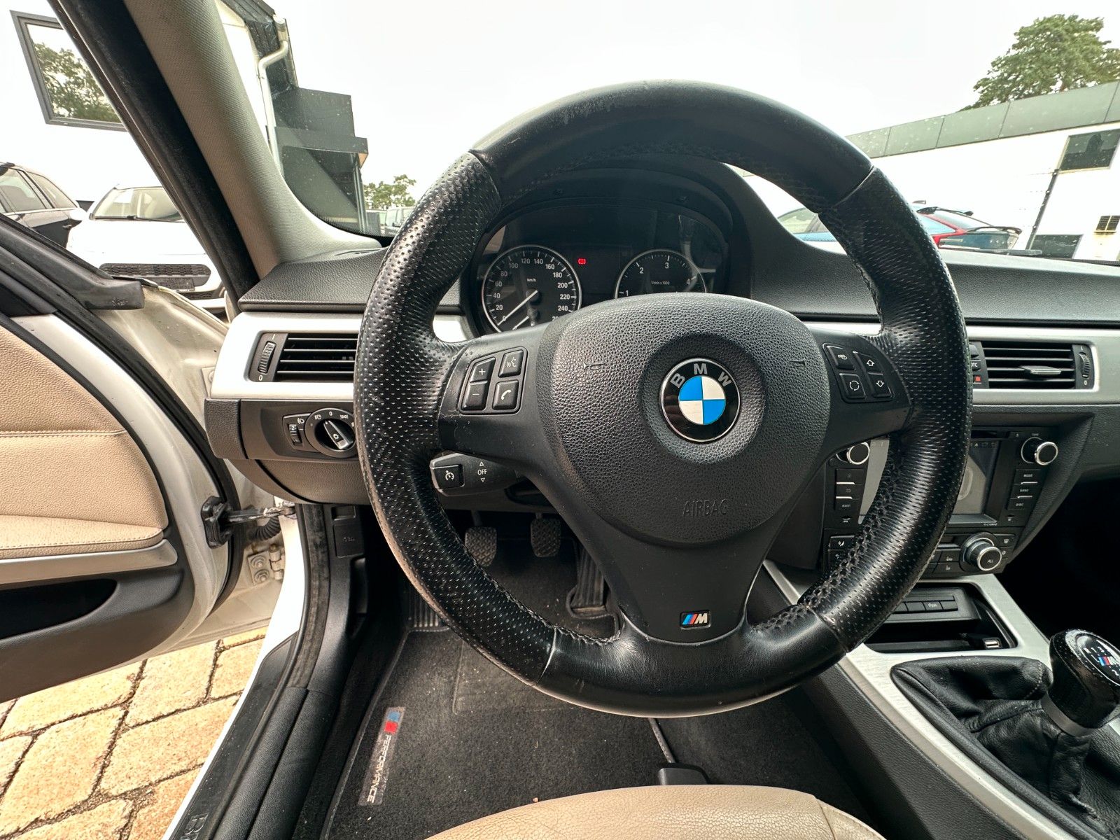 Fahrzeugabbildung BMW 320 d Touring 2.0 177 PD Navi SH Leder Euro 5!!