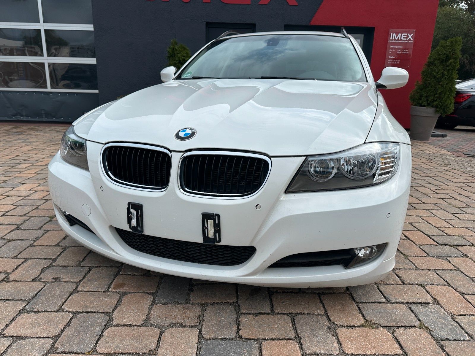 Fahrzeugabbildung BMW 320 d Touring 2.0 177 PD Navi SH Leder Euro 5!!