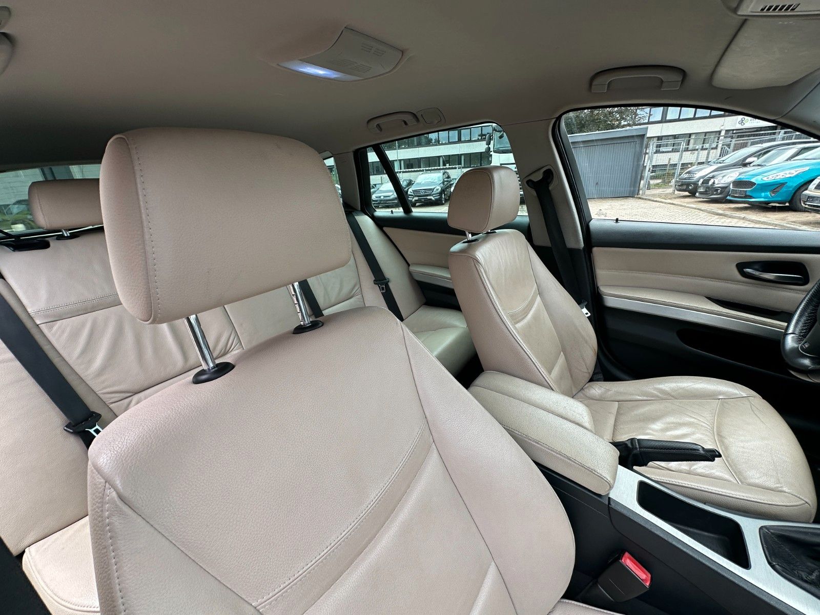 Fahrzeugabbildung BMW 320 d Touring 2.0 177 PD Navi SH Leder Euro 5!!