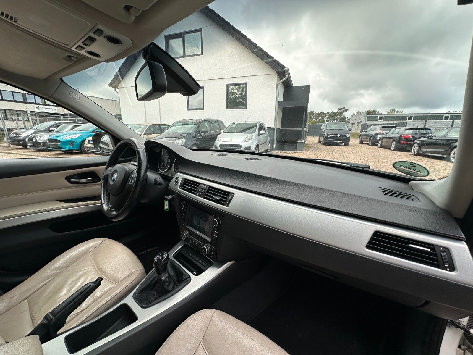 Fahrzeugabbildung BMW 320 d Touring 2.0 177 PD Navi SH Leder Euro 5!!