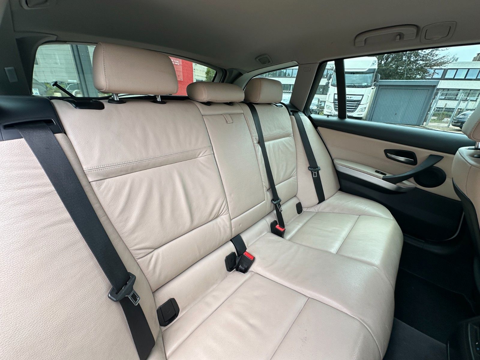 Fahrzeugabbildung BMW 320 d Touring 2.0 177 PD Navi SH Leder Euro 5!!