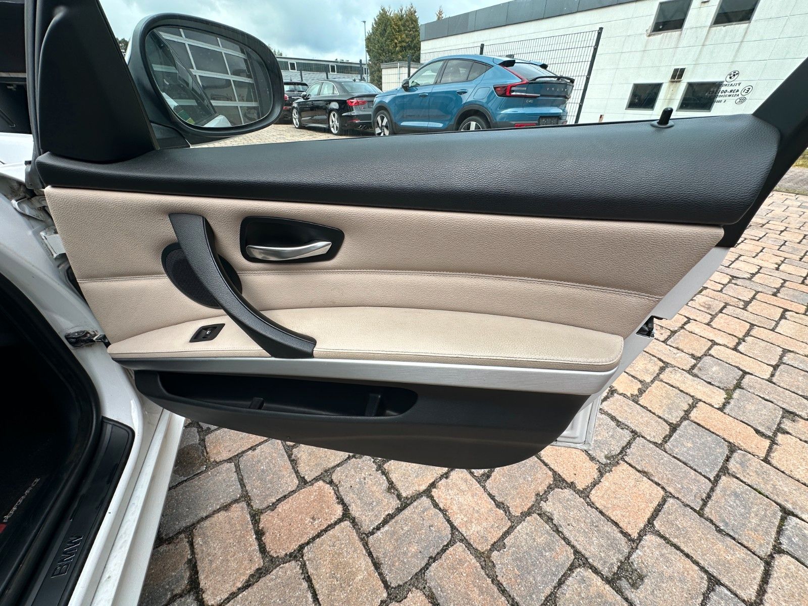 Fahrzeugabbildung BMW 320 d Touring 2.0 177 PD Navi SH Leder Euro 5!!