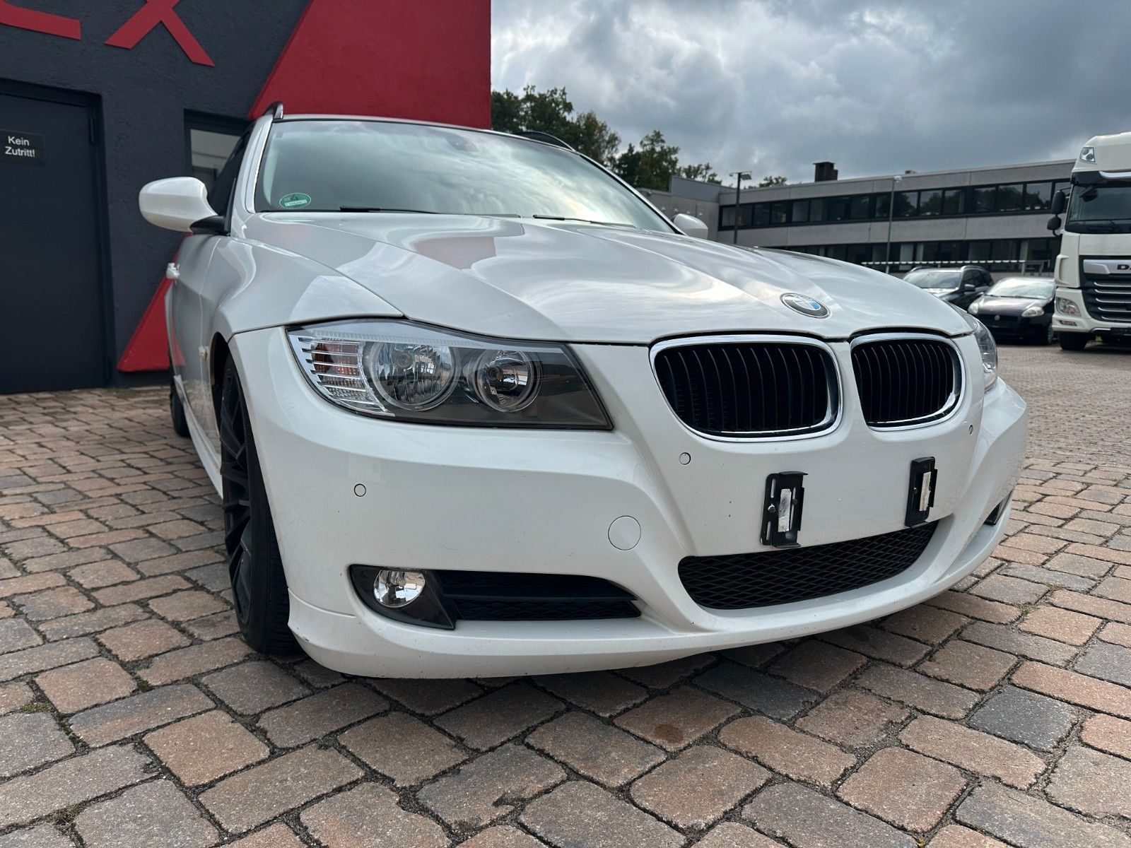 Fahrzeugabbildung BMW 320 d Touring 2.0 177 PD Navi SH Leder Euro 5!!