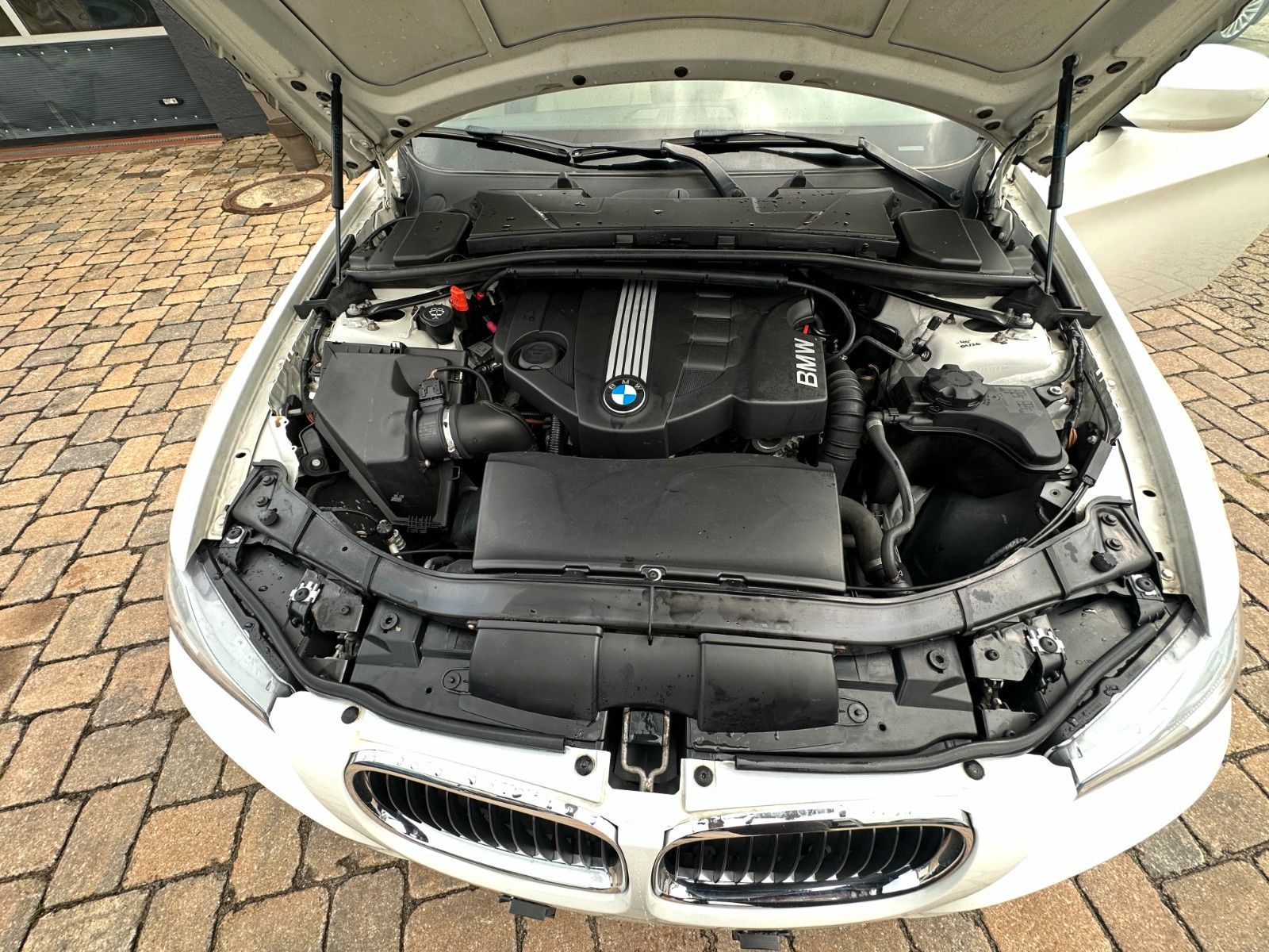 Fahrzeugabbildung BMW 320 d Touring 2.0 177 PD Navi SH Leder Euro 5!!