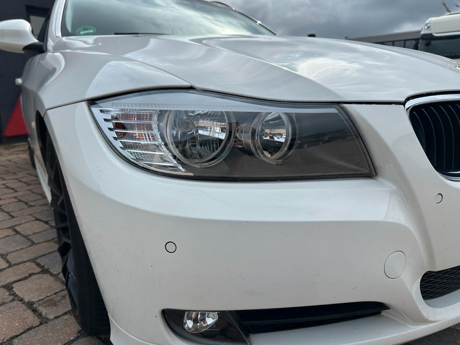 Fahrzeugabbildung BMW 320 d Touring 2.0 177 PD Navi SH Leder Euro 5!!