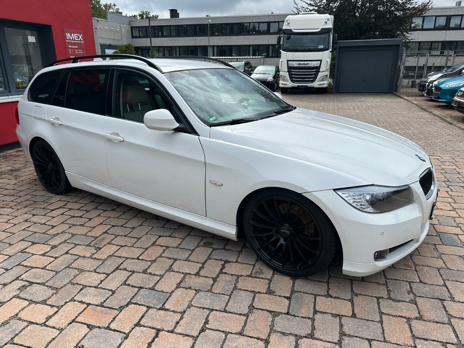 Fahrzeugabbildung BMW 320 d Touring 2.0 177 PD Navi SH Leder Euro 5!!