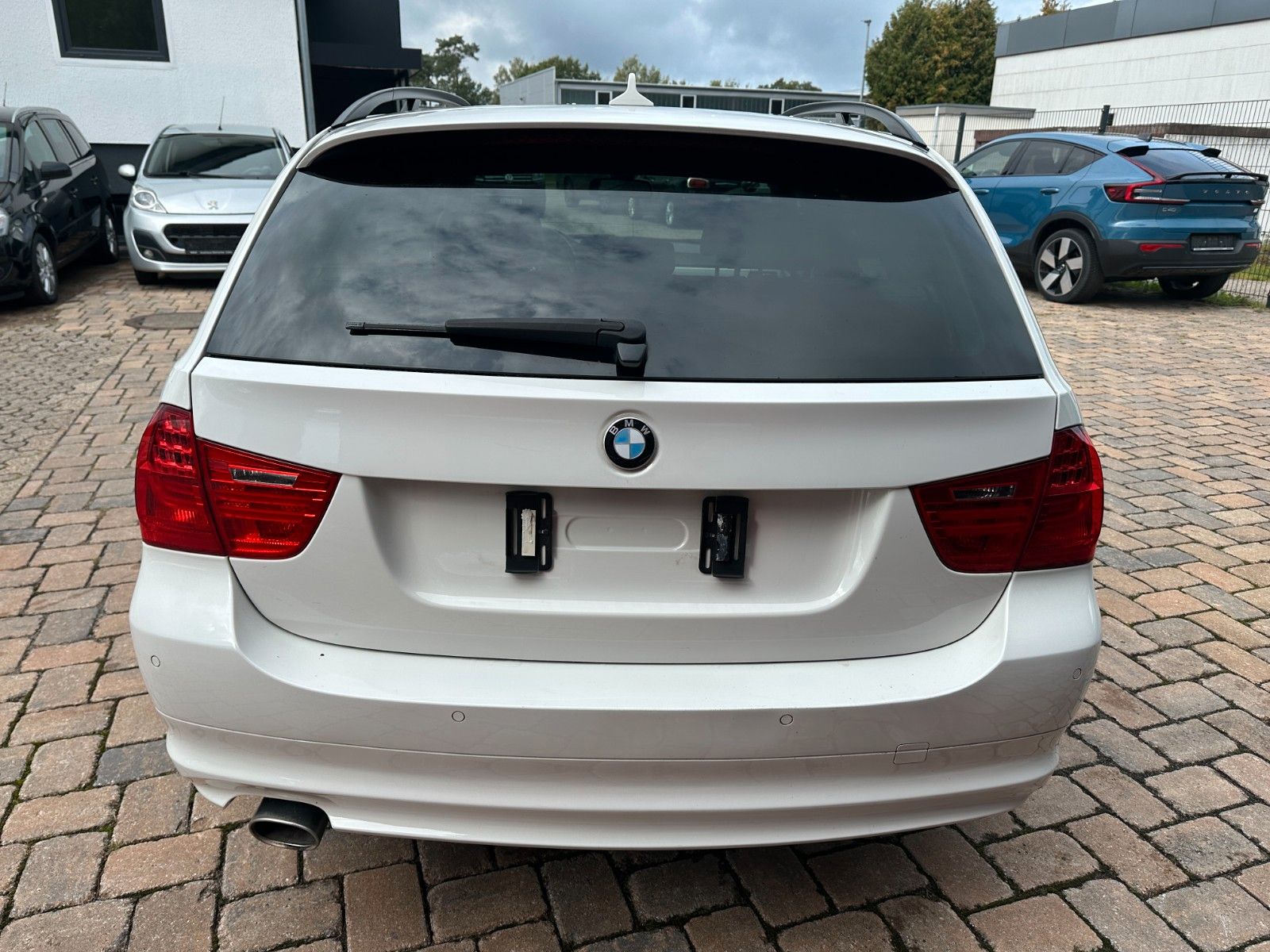 Fahrzeugabbildung BMW 320 d Touring 2.0 177 PD Navi SH Leder Euro 5!!