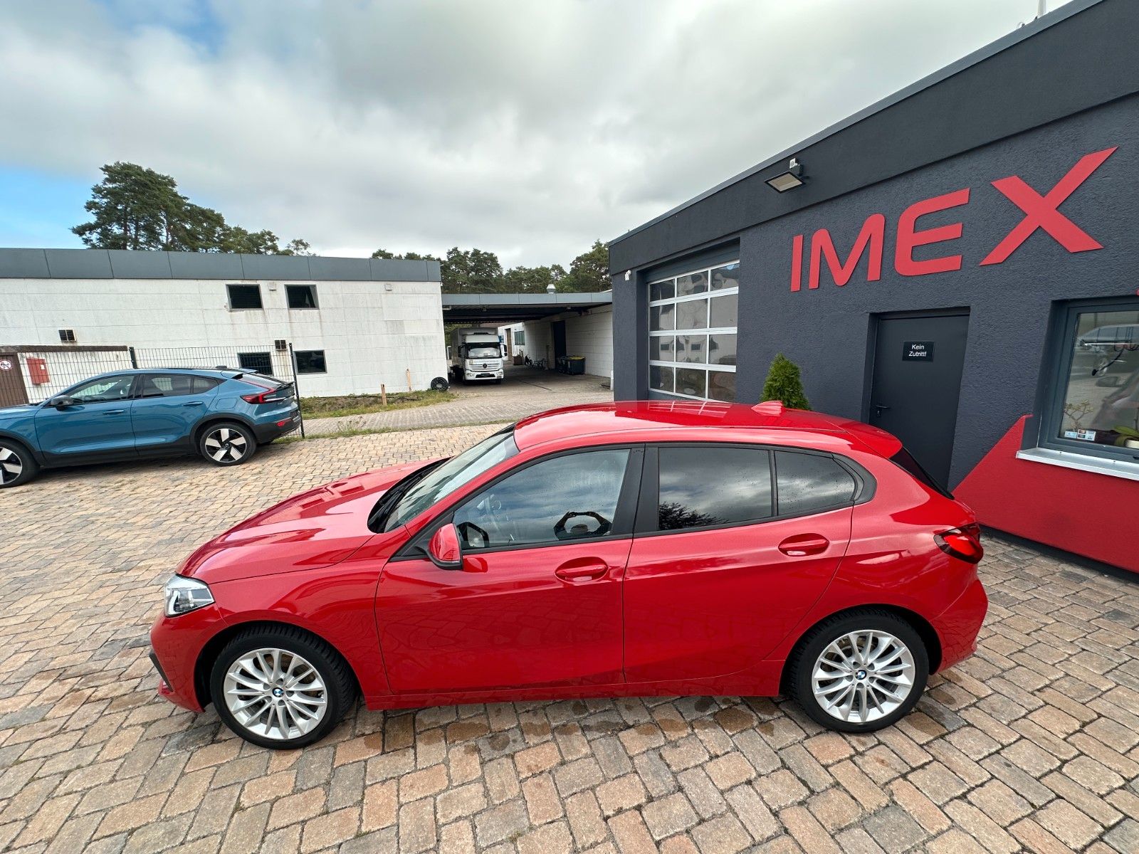 Fahrzeugabbildung BMW 118i Advantage 140 PS HU neu 1.Hand Autom.