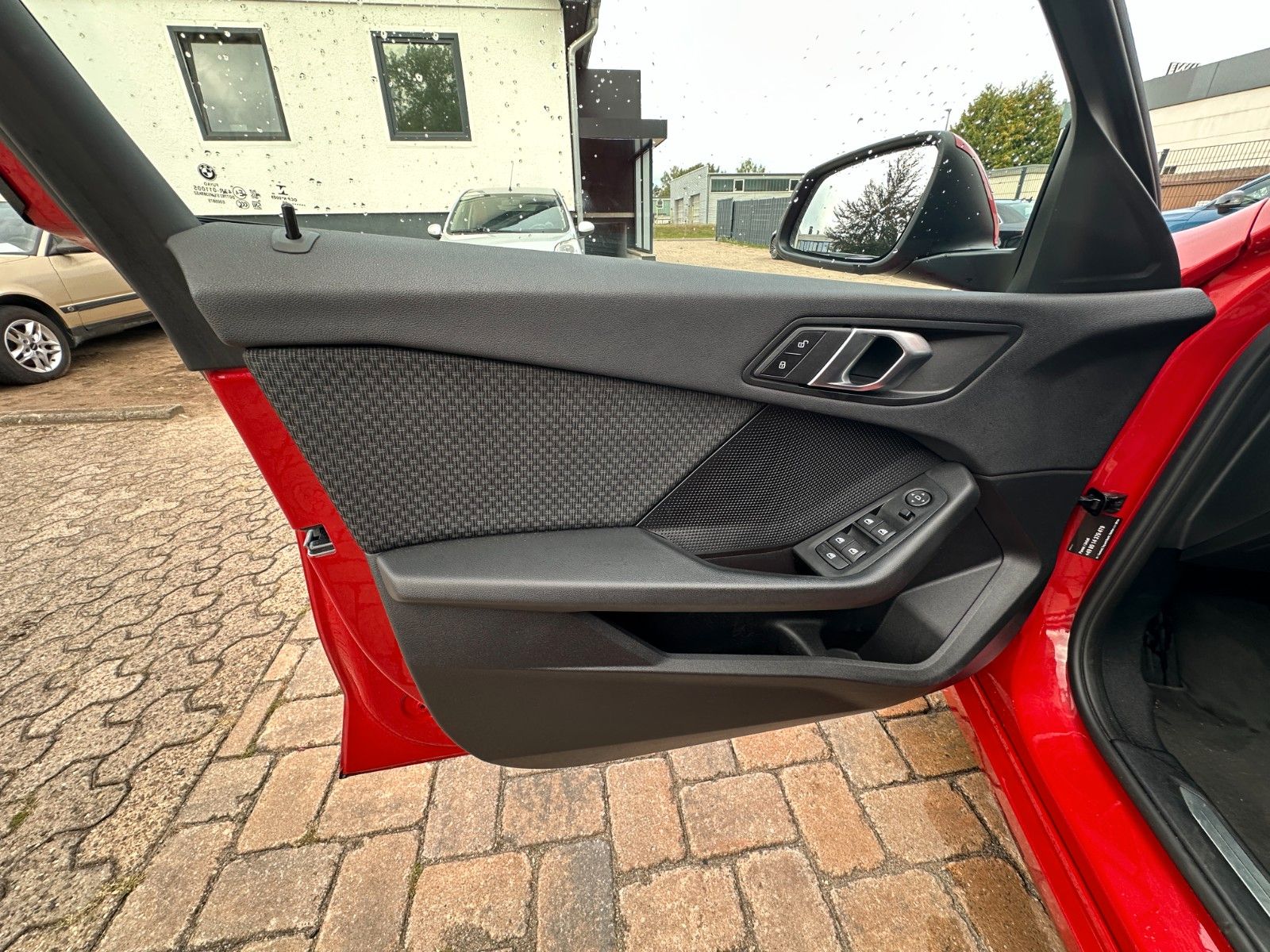 Fahrzeugabbildung BMW 118i Advantage 140 PS HU neu 1.Hand Autom.