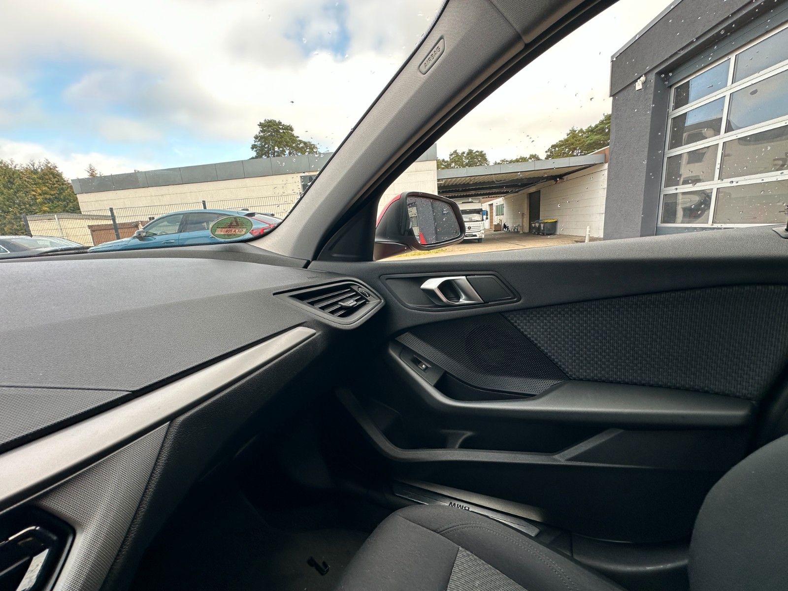 Fahrzeugabbildung BMW 118i Advantage 140 PS HU neu 1.Hand Autom.