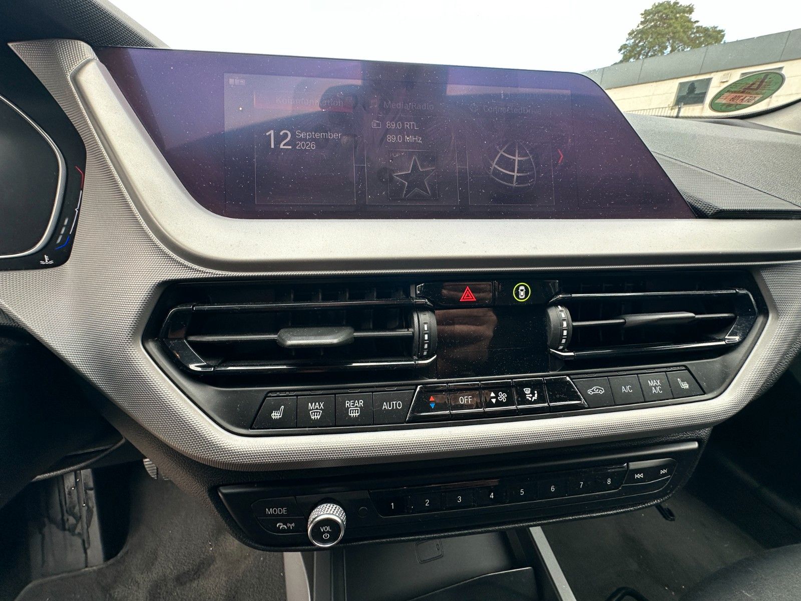 Fahrzeugabbildung BMW 118i Advantage 140 PS HU neu 1.Hand Autom.