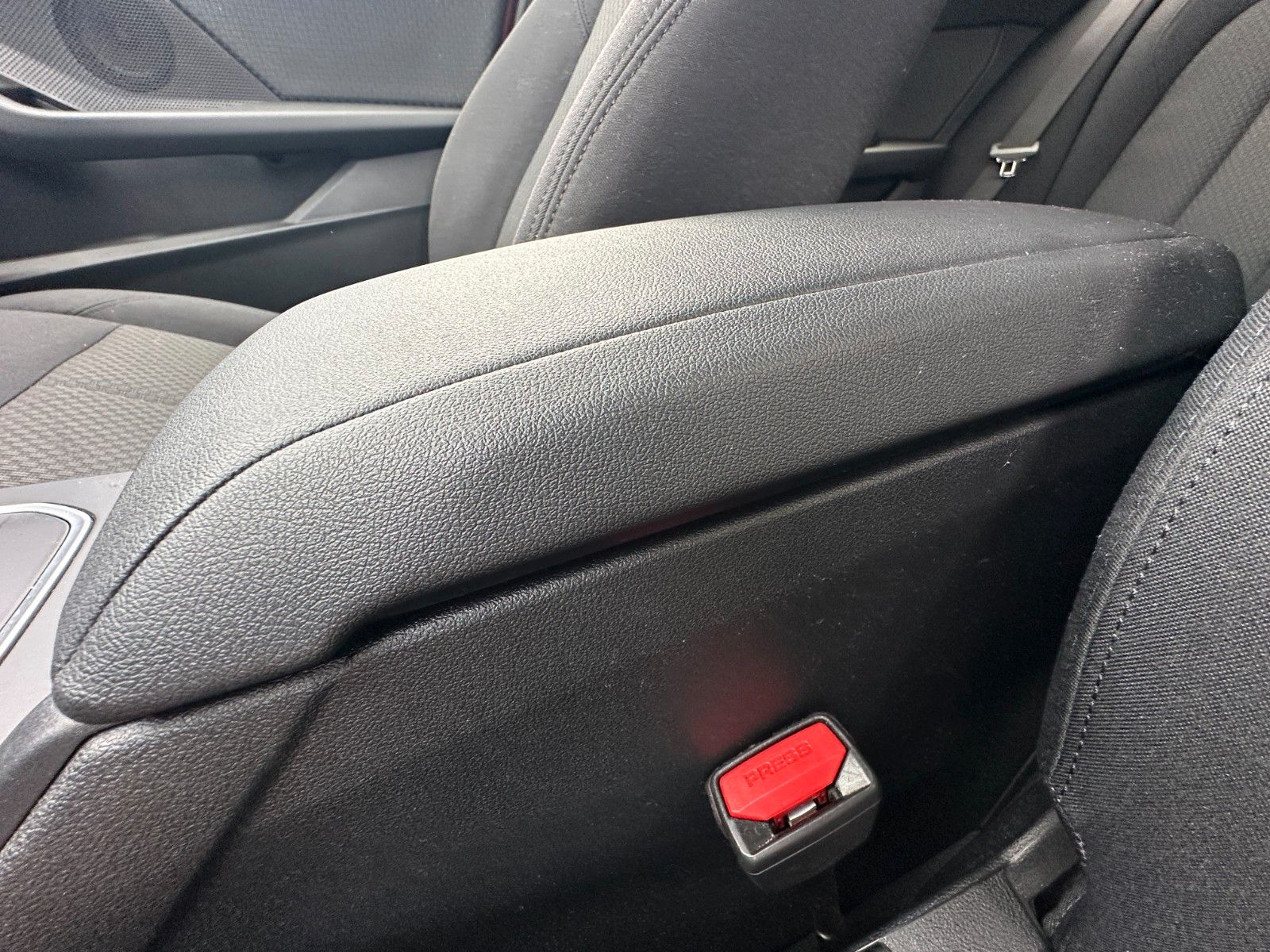 Fahrzeugabbildung BMW 118i Advantage 140 PS HU neu 1.Hand Autom.