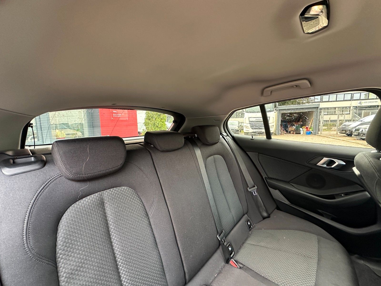Fahrzeugabbildung BMW 118i Advantage 140 PS HU neu 1.Hand Autom.