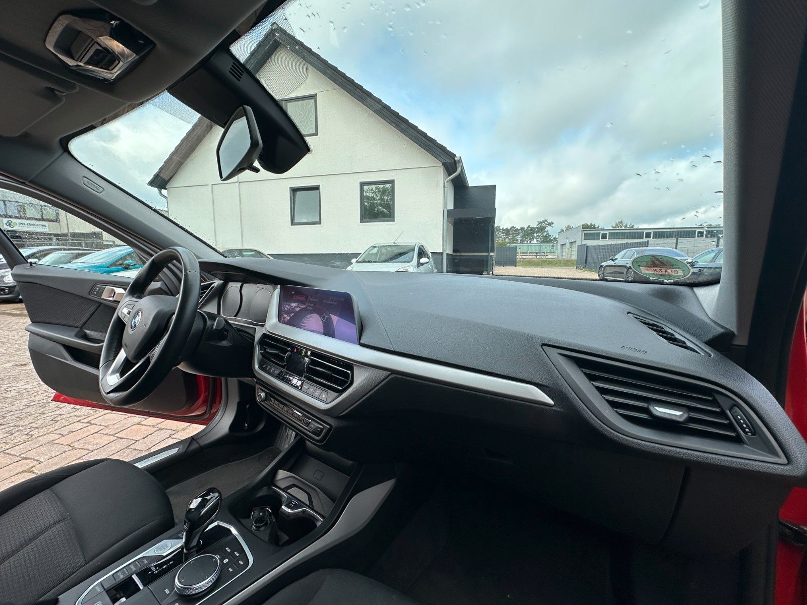 Fahrzeugabbildung BMW 118i Advantage 140 PS HU neu 1.Hand Autom.