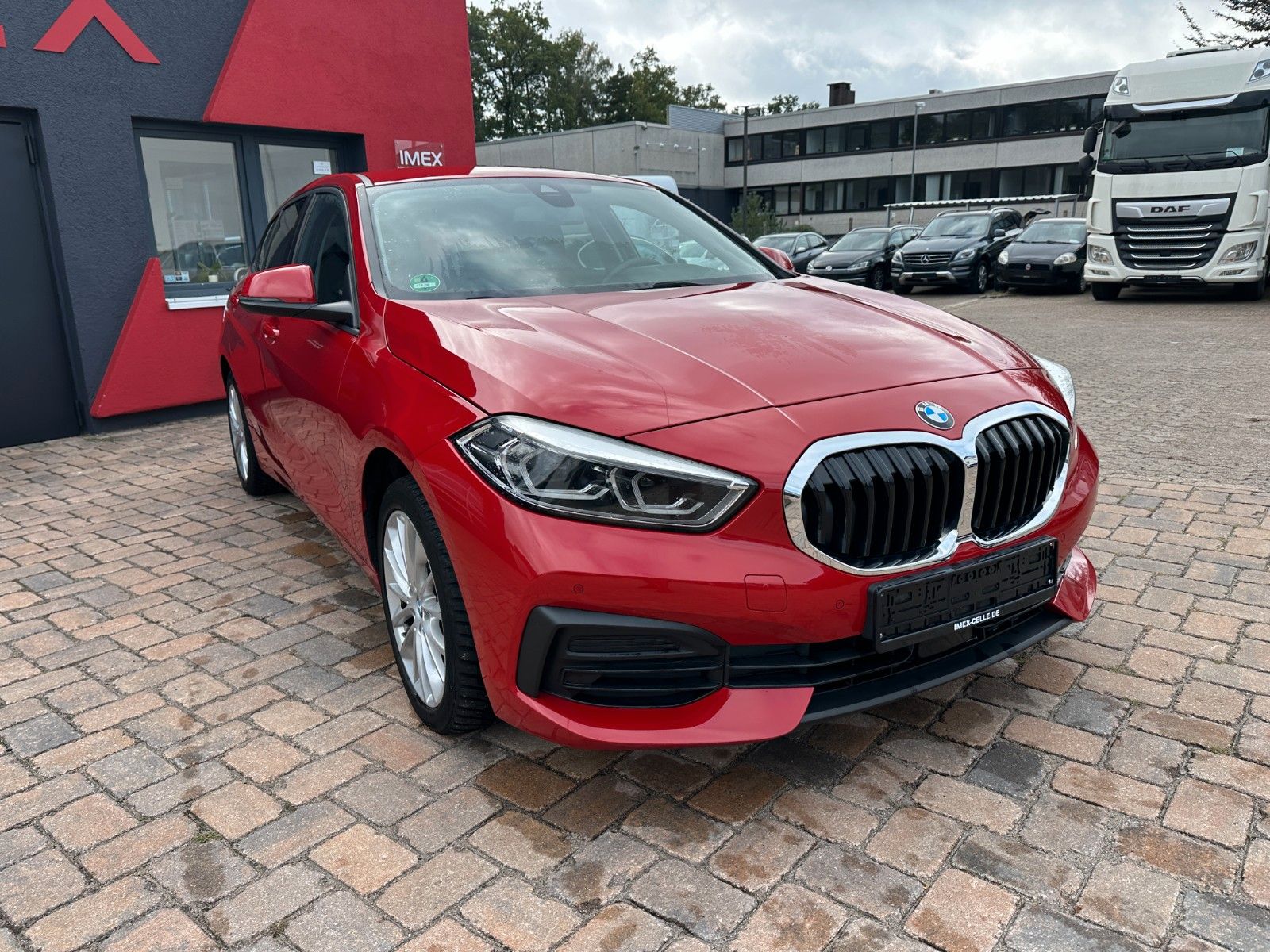 Fahrzeugabbildung BMW 118i Advantage 140 PS HU neu 1.Hand Autom.