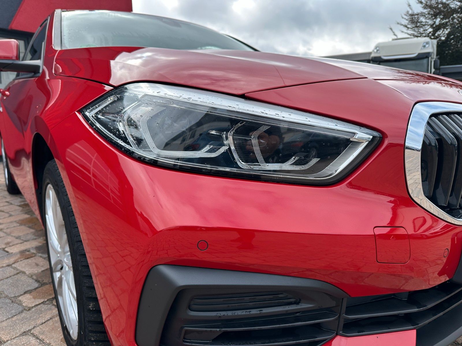 Fahrzeugabbildung BMW 118i Advantage 140 PS HU neu 1.Hand Autom.