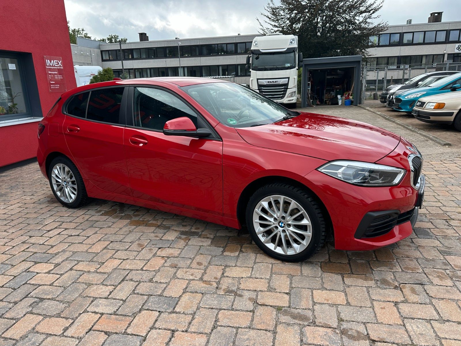 Fahrzeugabbildung BMW 118i Advantage 140 PS HU neu 1.Hand Autom.
