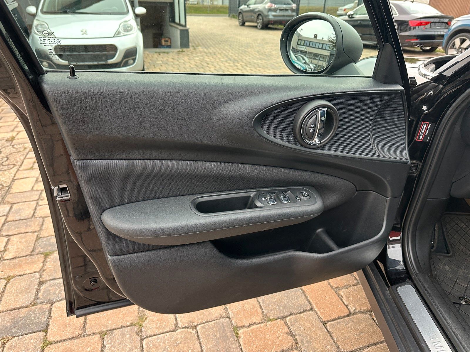 Fahrzeugabbildung MINI ONE Clubman One 1.5 102 PS Navi