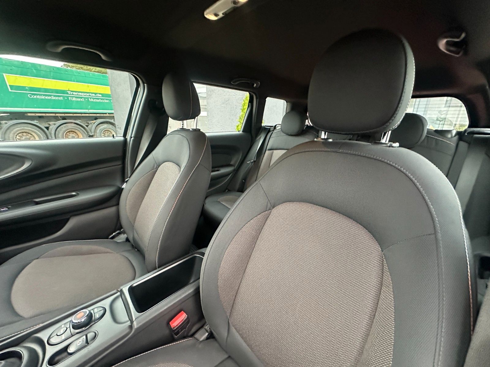 Fahrzeugabbildung MINI ONE Clubman One 1.5 102 PS Navi