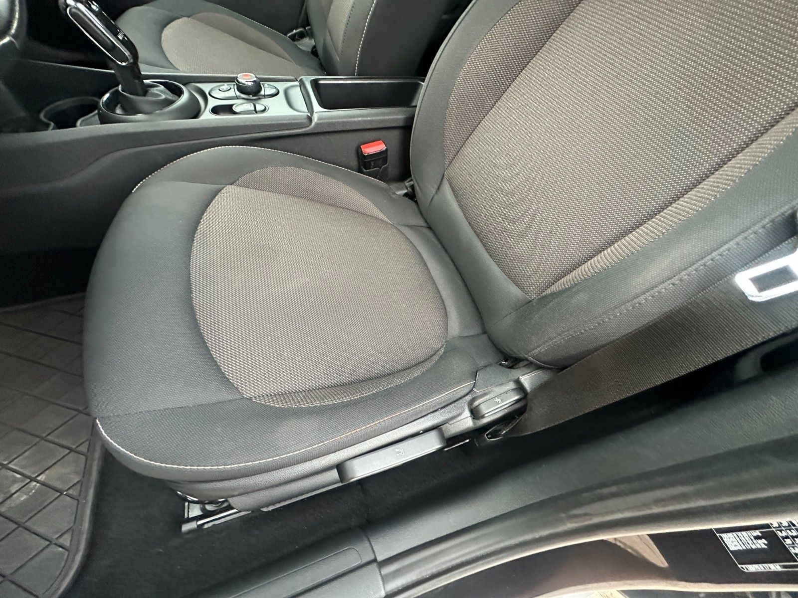 Fahrzeugabbildung MINI ONE Clubman One 1.5 102 PS Navi