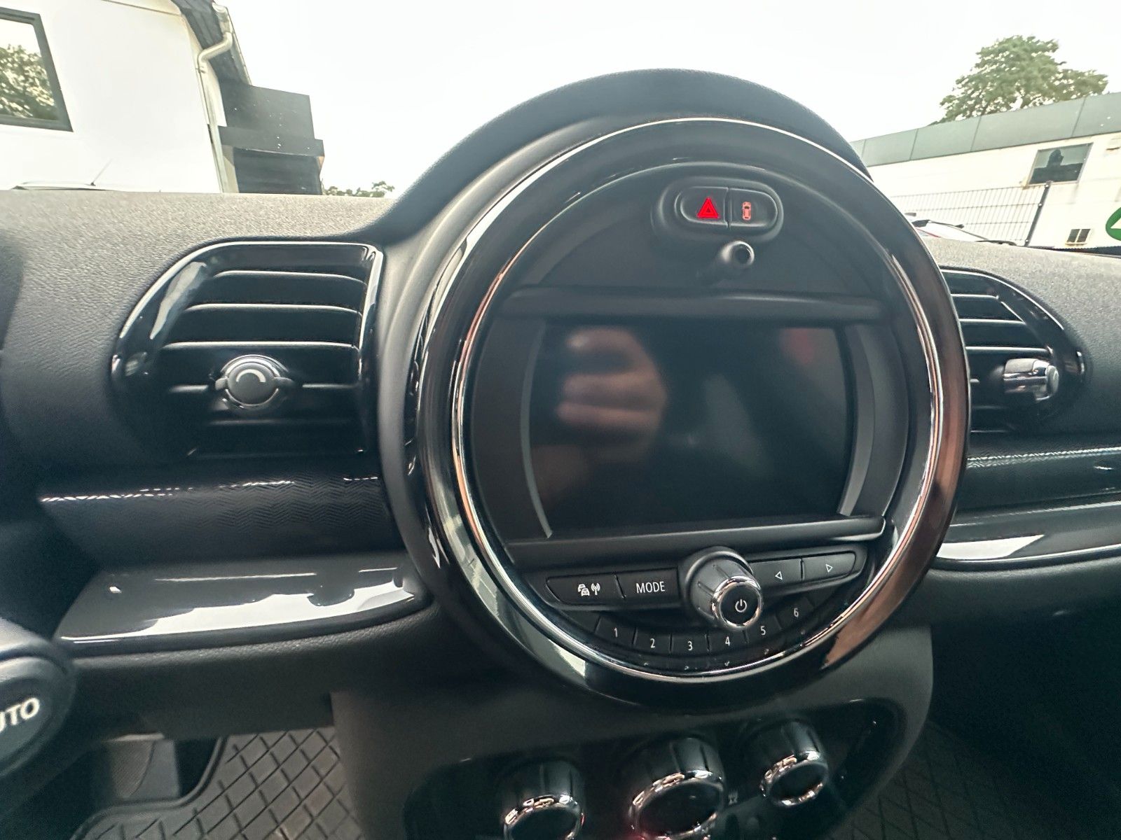 Fahrzeugabbildung MINI ONE Clubman One 1.5 102 PS Navi