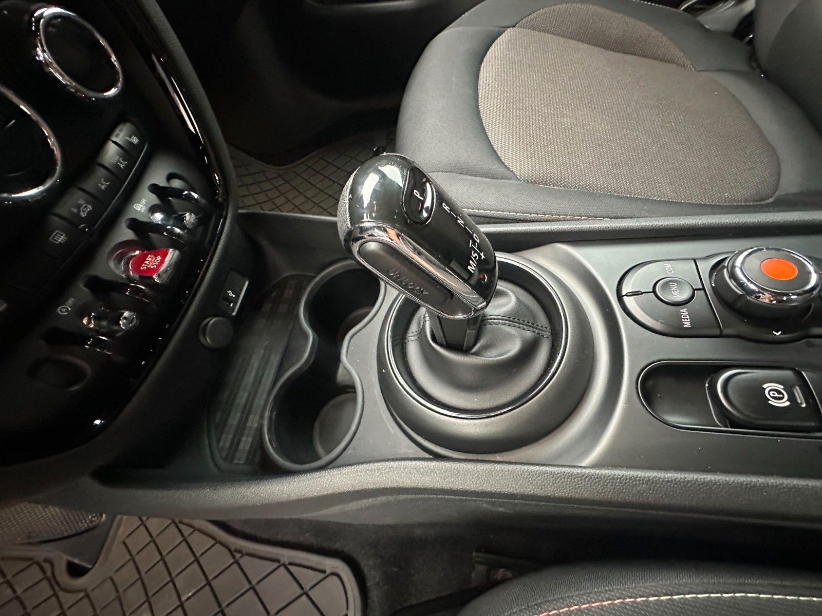 Fahrzeugabbildung MINI ONE Clubman One 1.5 102 PS Navi