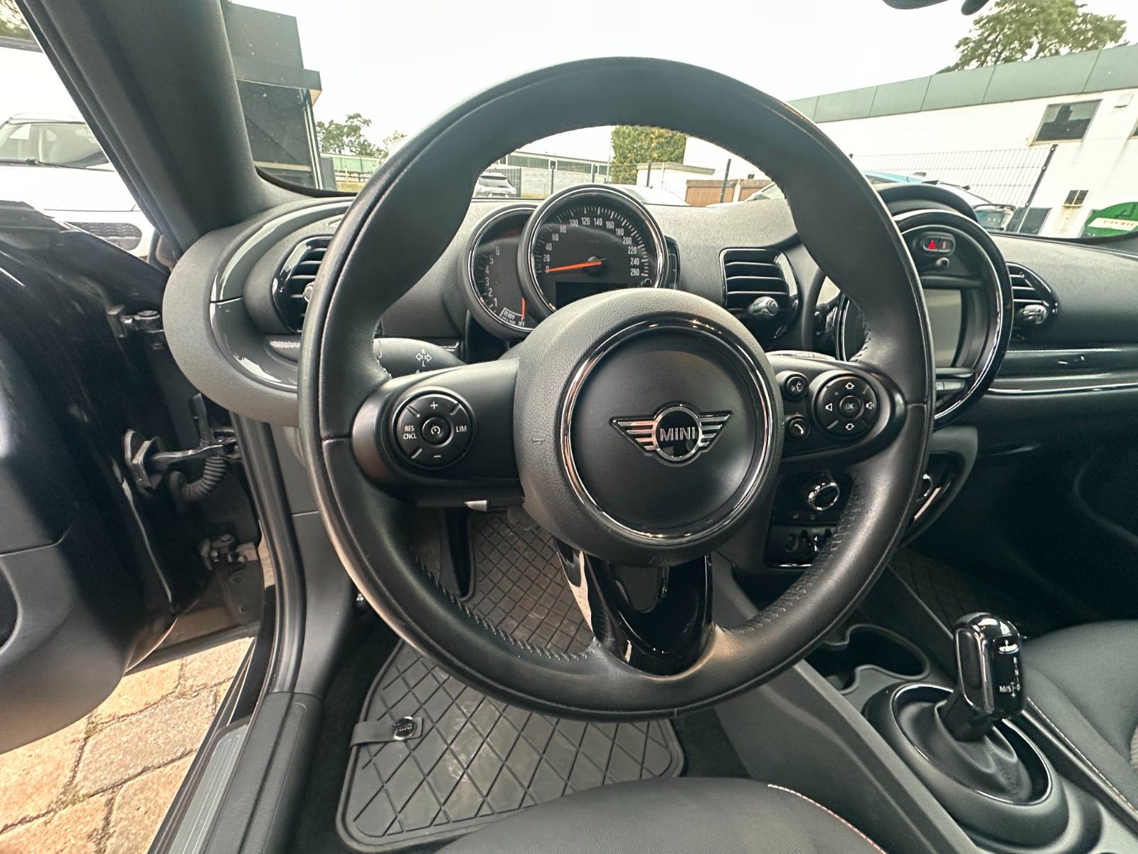 Fahrzeugabbildung MINI ONE Clubman One 1.5 102 PS Navi