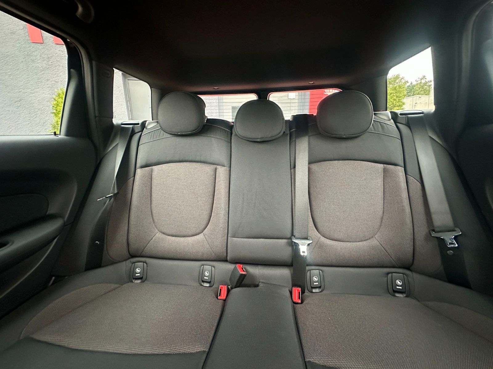 Fahrzeugabbildung MINI ONE Clubman One 1.5 102 PS Navi